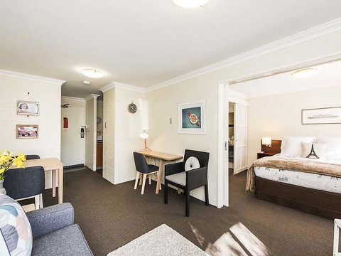 Subiaco Village 28 - Accommodation Main Beach 4