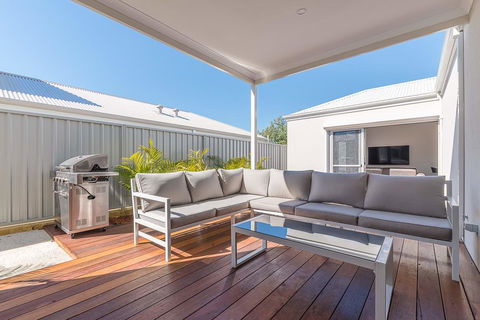 Karrinyup Waters Luxury House Rental - Accommodation Main Beach 17