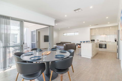 Karrinyup Waters Luxury House Rental - Accommodation Main Beach 18