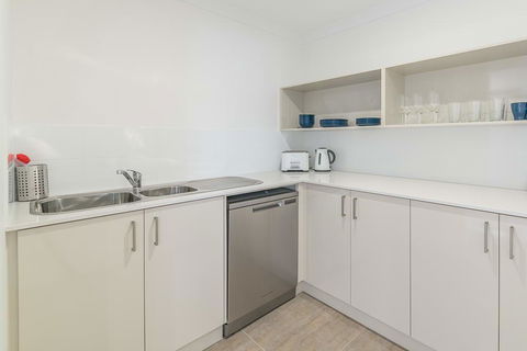 Karrinyup Waters Luxury House Rental - Accommodation Main Beach 14