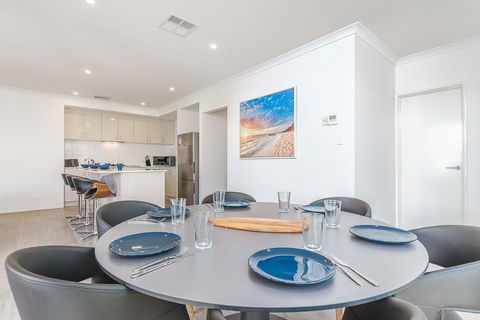 Karrinyup Waters Luxury House Rental - Accommodation Main Beach 1