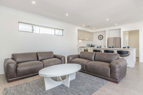 Karrinyup Waters Luxury House Rental - Accommodation Main Beach 10