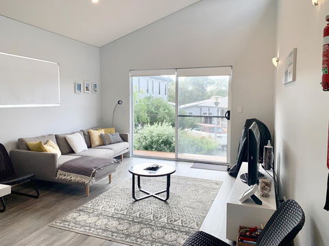 17 By The Sea - Accommodation Main Beach 12