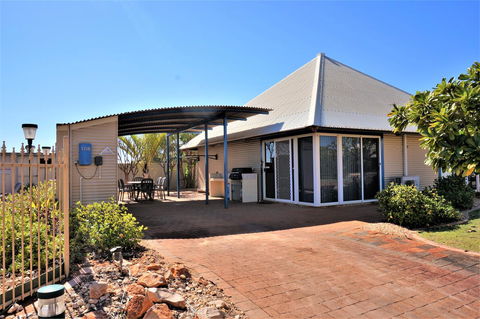 Osprey Holiday Village Unit 108 - Accommodation Main Beach 1