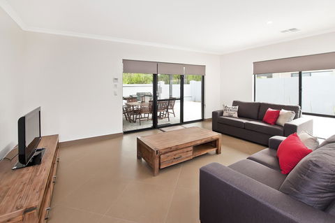 Ocean Walk Abbey Beach - Accommodation Main Beach 2