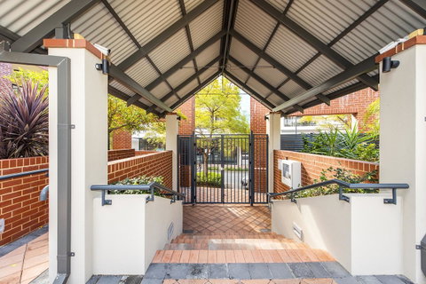 Subiaco Emporium Apartment - Accommodation Main Beach 22