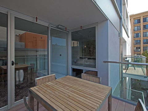 Astra Apartments Perth - Zenith - Accommodation Main Beach 3