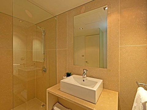 Astra Apartments Perth - Zenith - Accommodation Main Beach 2