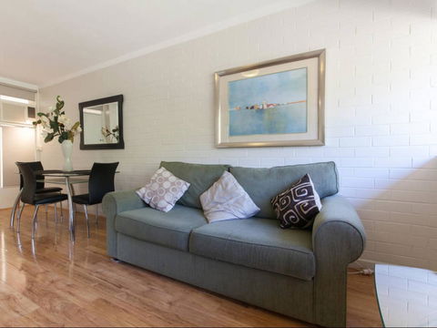 Rosalie In Shenton Park - Accommodation Main Beach 7