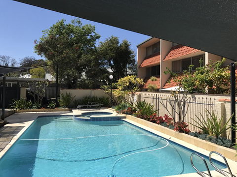 Rosalie In Shenton Park - Accommodation Main Beach 10