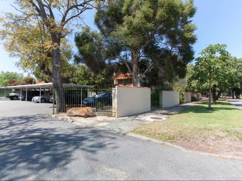 Rosalie In Shenton Park - Accommodation Main Beach 19