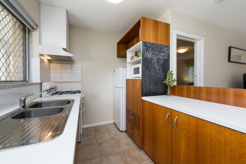Townshend Rd - Accommodation Main Beach 42
