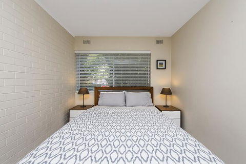 Townshend Rd - Accommodation Main Beach 21