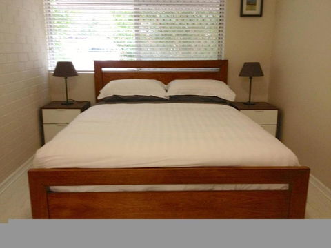 Townshend Rd - Accommodation Main Beach 17