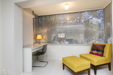 Townshend Rd - Accommodation Main Beach 36