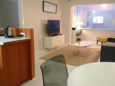 Townshend Rd - Accommodation Main Beach 16