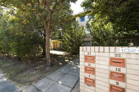 Townshend Rd - Accommodation Main Beach 31