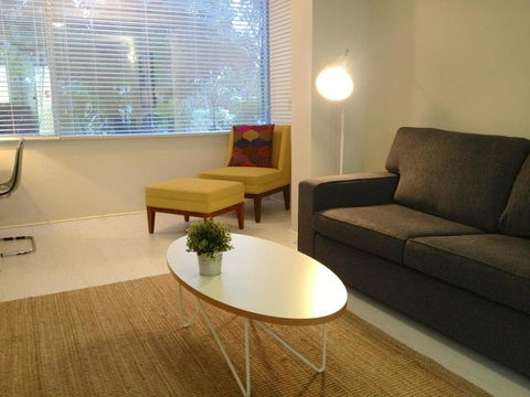 Townshend Rd - Accommodation Main Beach 1