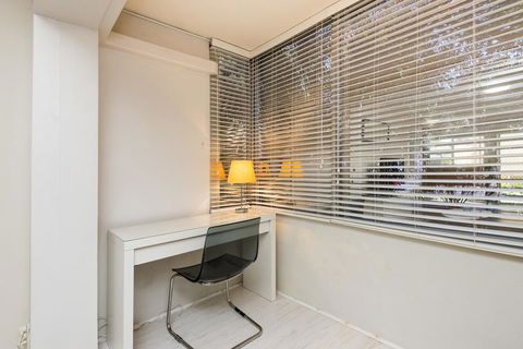 Townshend Rd - Accommodation Main Beach 9