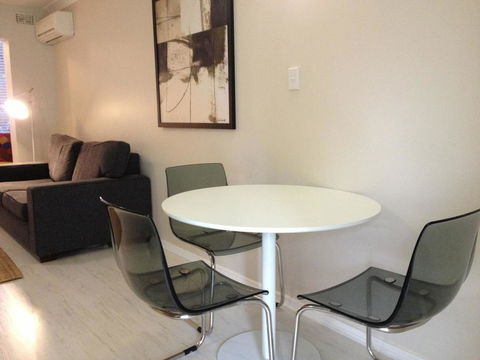 Townshend Rd - Accommodation Main Beach 4