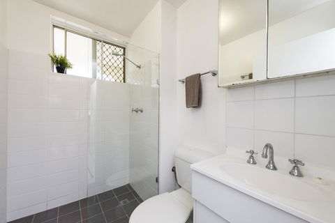 Townshend Rd - Accommodation Main Beach 24