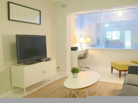 Townshend Rd - Accommodation Main Beach 8