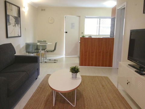 Townshend Rd - Accommodation Main Beach 6