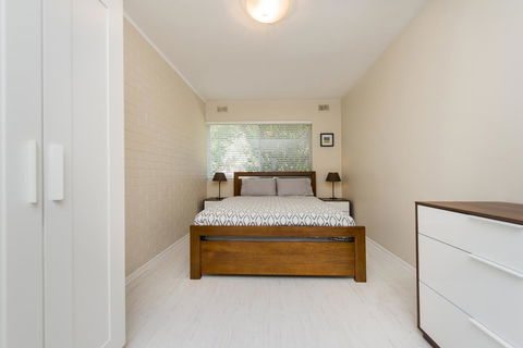 Townshend Rd - Accommodation Main Beach 20
