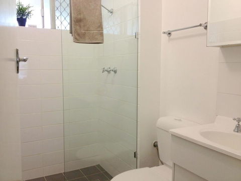 Townshend Rd - Accommodation Main Beach 14