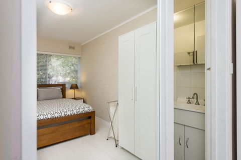 Townshend Rd - Accommodation Main Beach 22