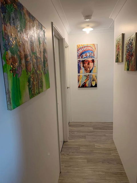 Stylish Colourfull Getaway - Accommodation Main Beach 10
