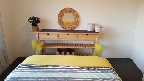 Stylish Colourfull Getaway - Accommodation Main Beach 7