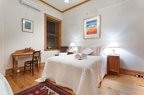 Annie's Victorian Terrace Accommodation Fremantle - Accommodation Main Beach 11