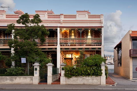 Annie's Victorian Terrace Accommodation Fremantle - Accommodation Main Beach 30