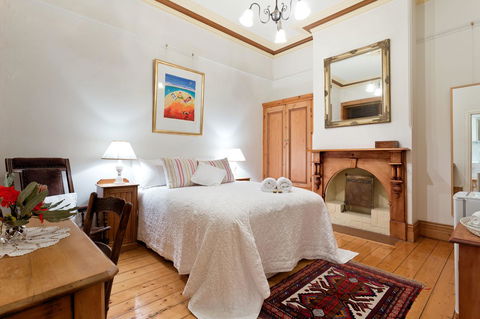 Annie's Victorian Terrace Accommodation Fremantle - Accommodation Main Beach 13