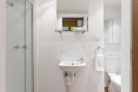 Annie's Victorian Terrace Accommodation Fremantle - Accommodation Main Beach 15