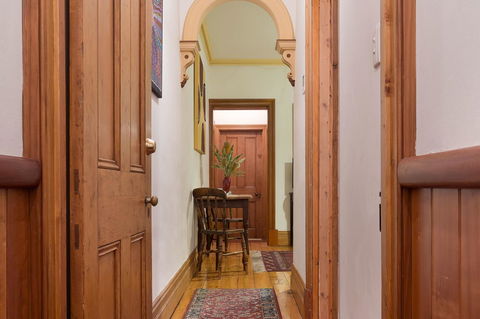 Annie's Victorian Terrace Accommodation Fremantle - Accommodation Main Beach 3