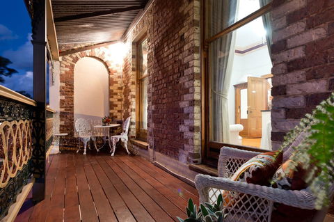 Annie's Victorian Terrace Accommodation Fremantle - Accommodation Main Beach 7