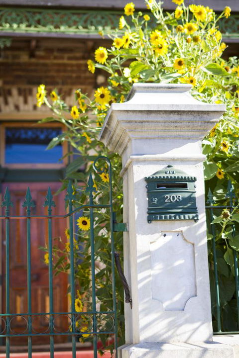 Annie's Victorian Terrace Accommodation Fremantle - Accommodation Main Beach 1