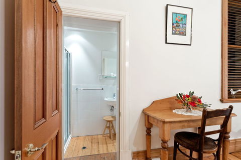 Annie's Victorian Terrace Accommodation Fremantle - Accommodation Main Beach 12