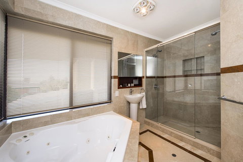 North Beach BnB - Accommodation Main Beach 14