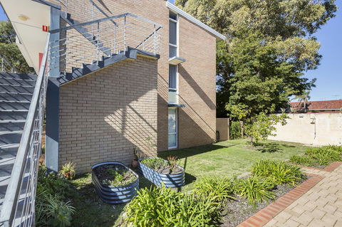 Cottesloe Tree Top Studio - Executive Escapes - Accommodation Main Beach 9