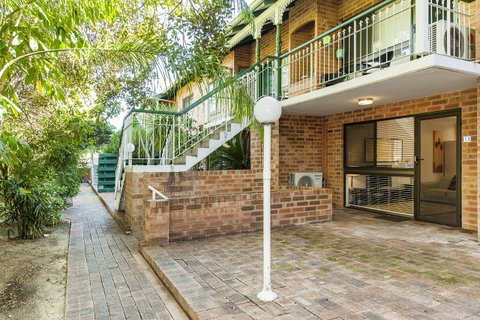 Forrest St - Accommodation Main Beach 18