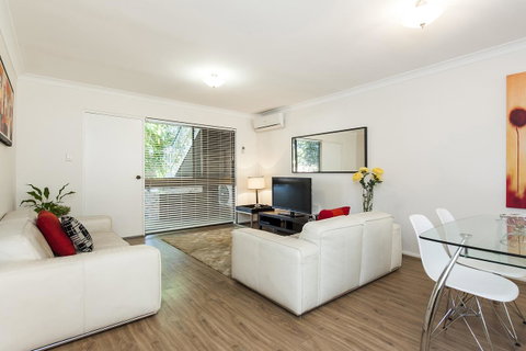 Forrest St - Accommodation Main Beach 4