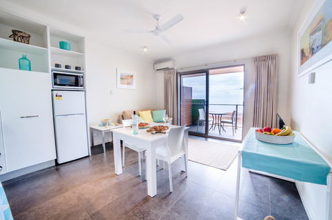 Onslow Beach Resort - Accommodation Main Beach 10