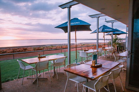 Onslow Beach Resort - Accommodation Main Beach 4
