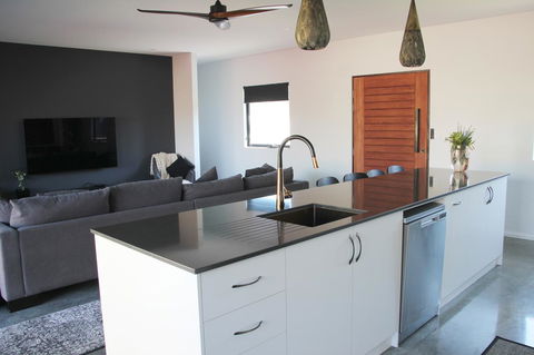 Bayside Luxury Escape Busselton - Accommodation Main Beach 7