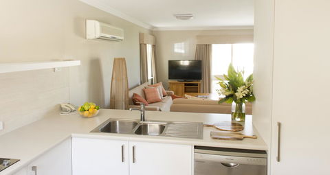 The Marina Hotel - Mindarie - Accommodation Main Beach 24