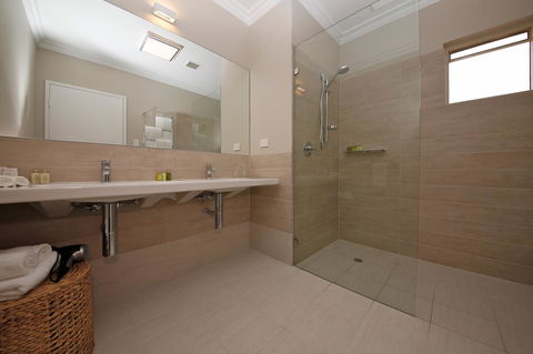 The Marina Hotel - Mindarie - Accommodation Main Beach 15