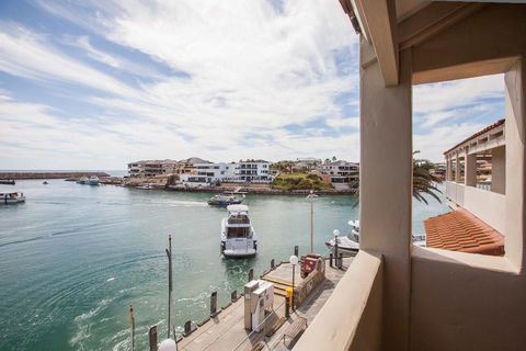 The Marina Hotel - Mindarie - Accommodation Main Beach 2